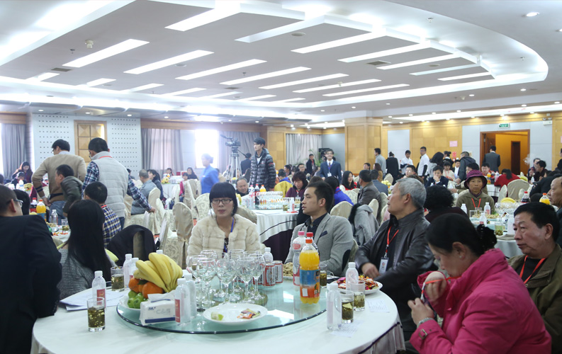 本次晚会全部由尊龙凯时利来人生就是搏人自编、自导、自演，在总共不到10天的排练时间里，我们奉献出了一台无以伦比演出。微视频、沙画、小品、歌唱、情景剧、演讲和分享，让现场很多嘉宾流泪，我们质朴、真实的表达了尊龙凯时利来人生就是搏精神和团队凝聚力，还有这十年的心路历程。