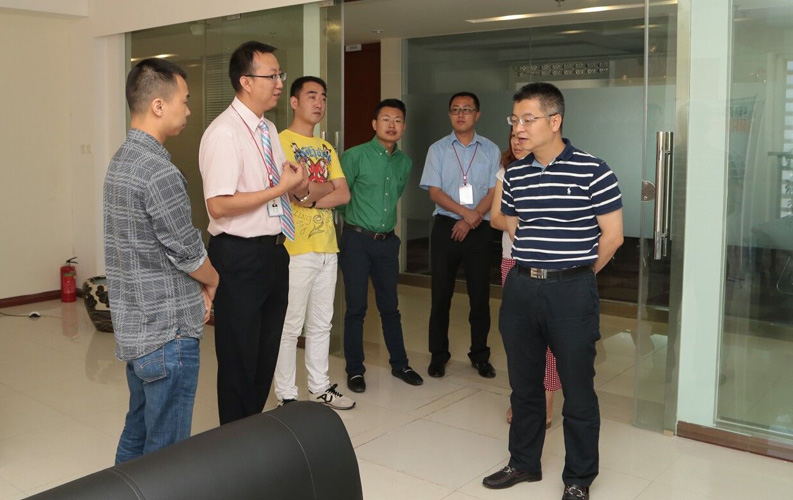重庆市渝北区人民政府相关领导莅临云南AG尊龙凯时人生就是搏集团考察，双方将于近日签订投资合同，AG尊龙凯时人生就是搏集团将在重庆投资设立控股子公司-重庆AG尊龙凯时人生就是搏网络信息技术有限公司，并建立200人规模的专业技术研发基地，此后将大大增强AG尊龙凯时人生就是搏技术研发实力和公司综合优势