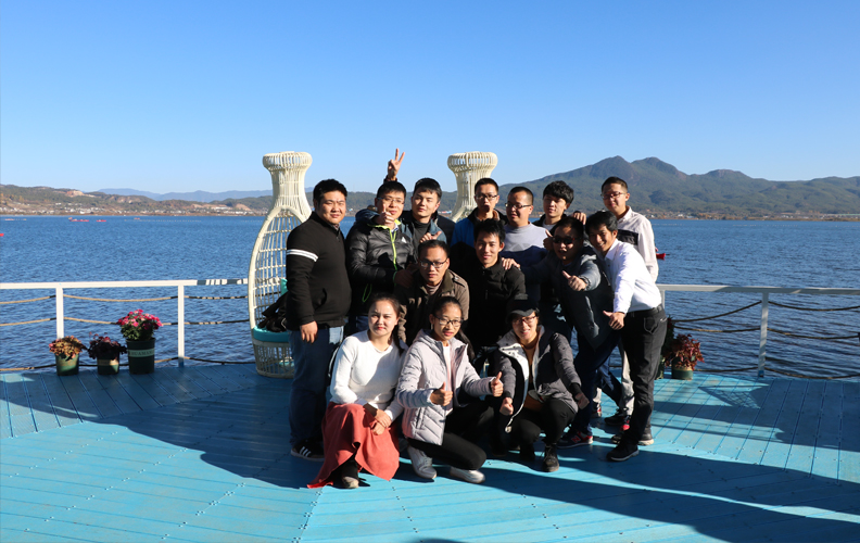 当得知旅游这个消息后，全体人员心里无比的兴奋，一直期盼这个时刻的来临。