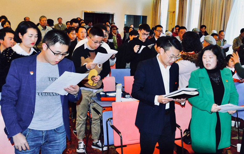 把握关键，抓好书记队伍建设。企业党支部书记是企业党委的核心，是贯彻落实党的路线方针政策和上级党委各项决定和指示的责任人。企业党支部书记的素质、能力、工作方法、工作作风以及人格魅力等因素，直接影响企业党组织政治核心作用的发挥，也关系到企业是否健康、和谐、持续发展。今年，公司党支部积极配合上级组织部门做好培训工作，选派人员参加了多次培训。